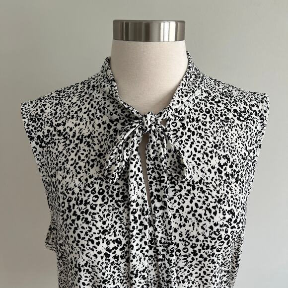 Tahari Neck Bow Blouse Keyhole Sleeveless Animal Print Black White Work Wear XL - Picture 2 of 9